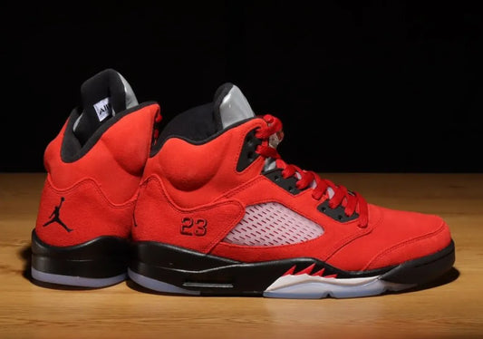 Jordan retro 5 Toro Bravo (A LA MANO)
